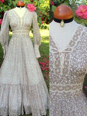 VICTORIAN COSTUME GOWN, S, WIDE SKIRT, FLORAL PRINT w LACE - VINTAGE ORIGINAL